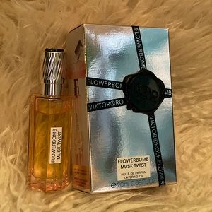 Viktor&rolf flowerbomb musk twist-layering oil